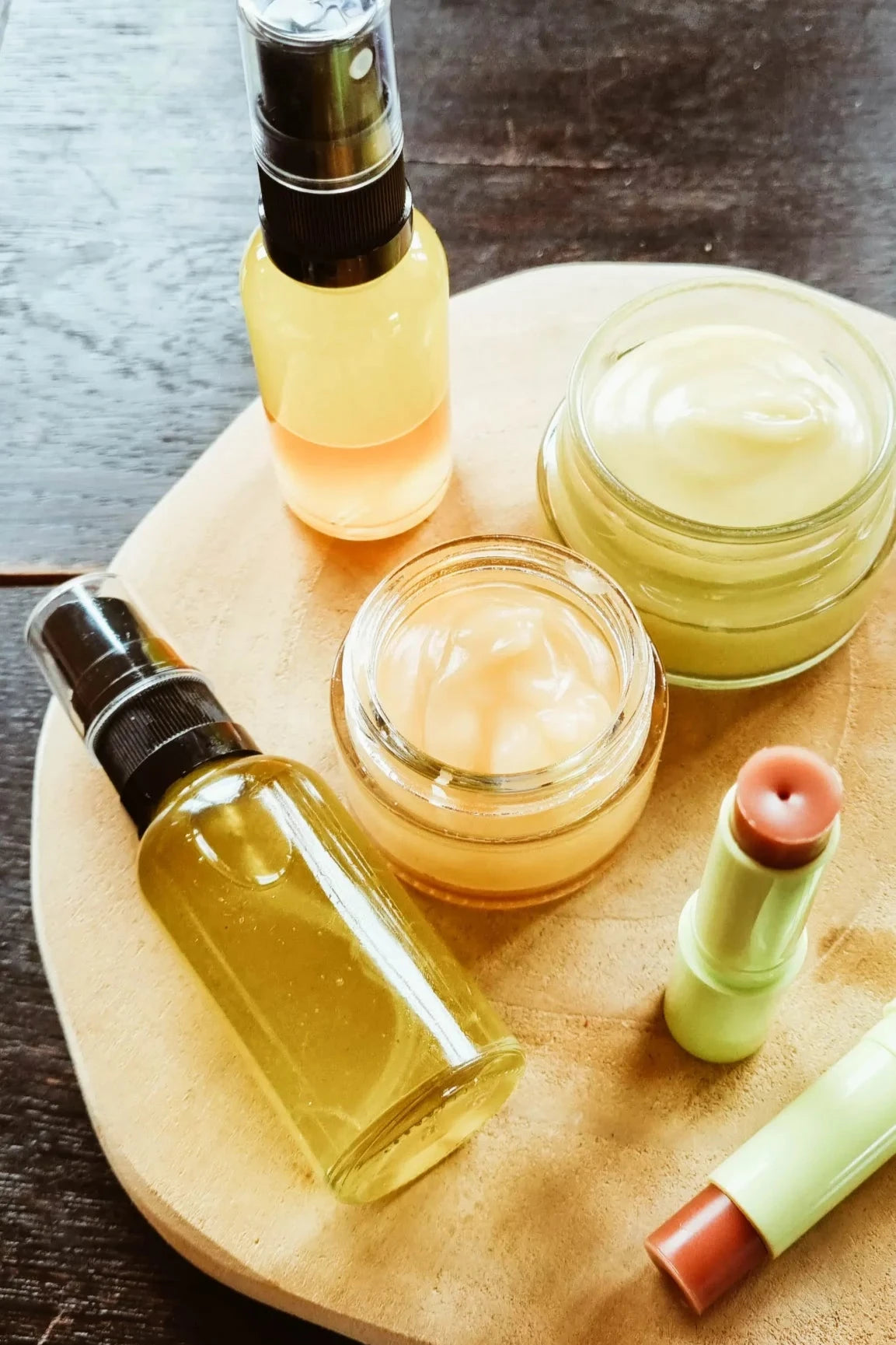 Naturkosmetik selbstgemacht. Blumenwiesenschön dank Kräutern, Blüten, Früchten und Beeren