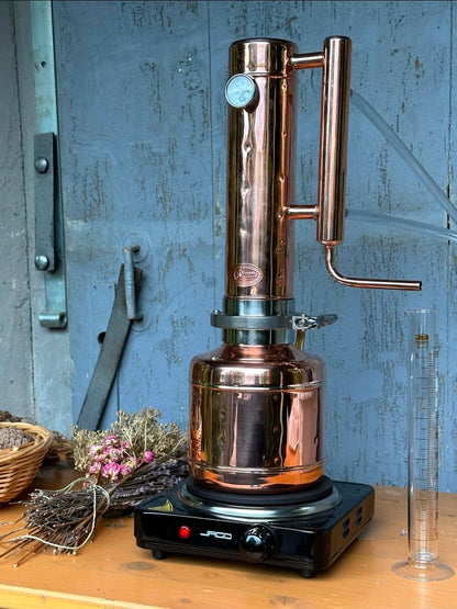 Die Essenz  der Pflanzen- Destillieren & selbstgemachte Naturkosmetik