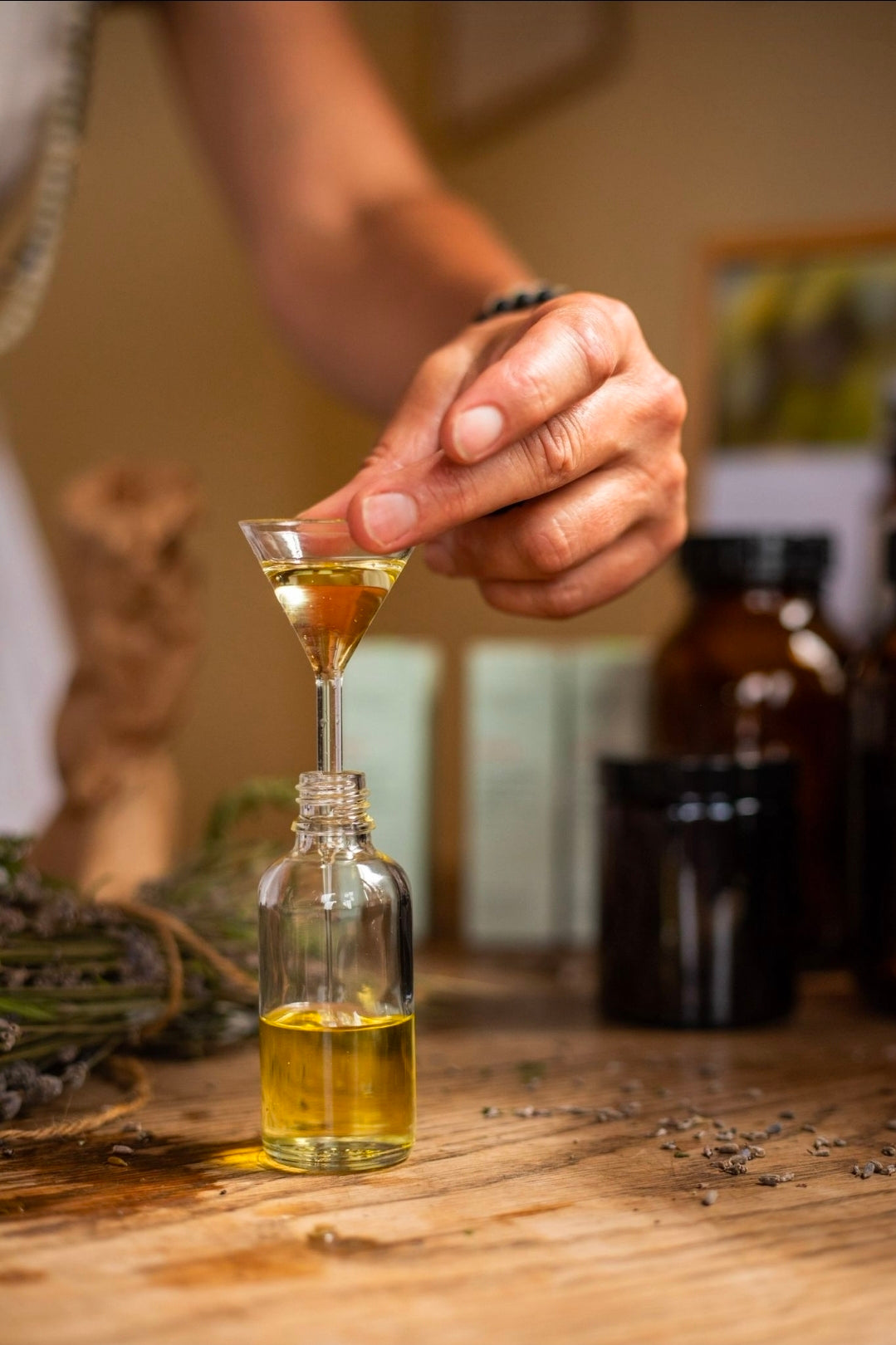 Die Essenz  der Pflanzen- Destillieren & selbstgemachte Naturkosmetik