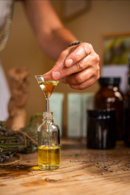 Die Essenz  der Pflanzen- Destillieren & selbstgemachte Naturkosmetik